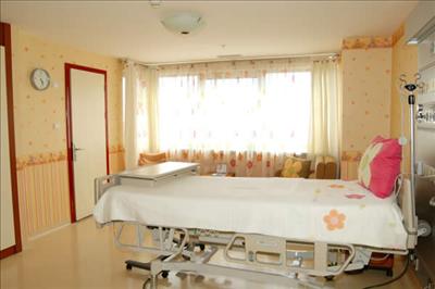 Patient's Room - Istanbul Memorial Hospital