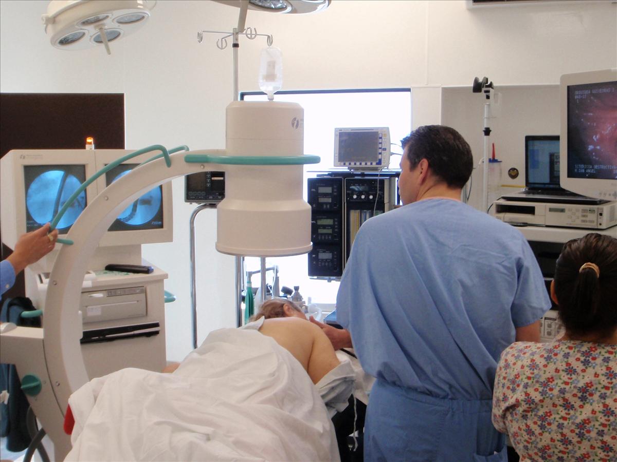 Dr. Armenta during surgey - Dr. Jesus Arturo Armenta Jasso