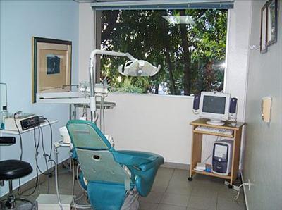 Exam Room - Eisenmann Dental Clinic - Eisenmann & Eisenmann - Clinica Dental