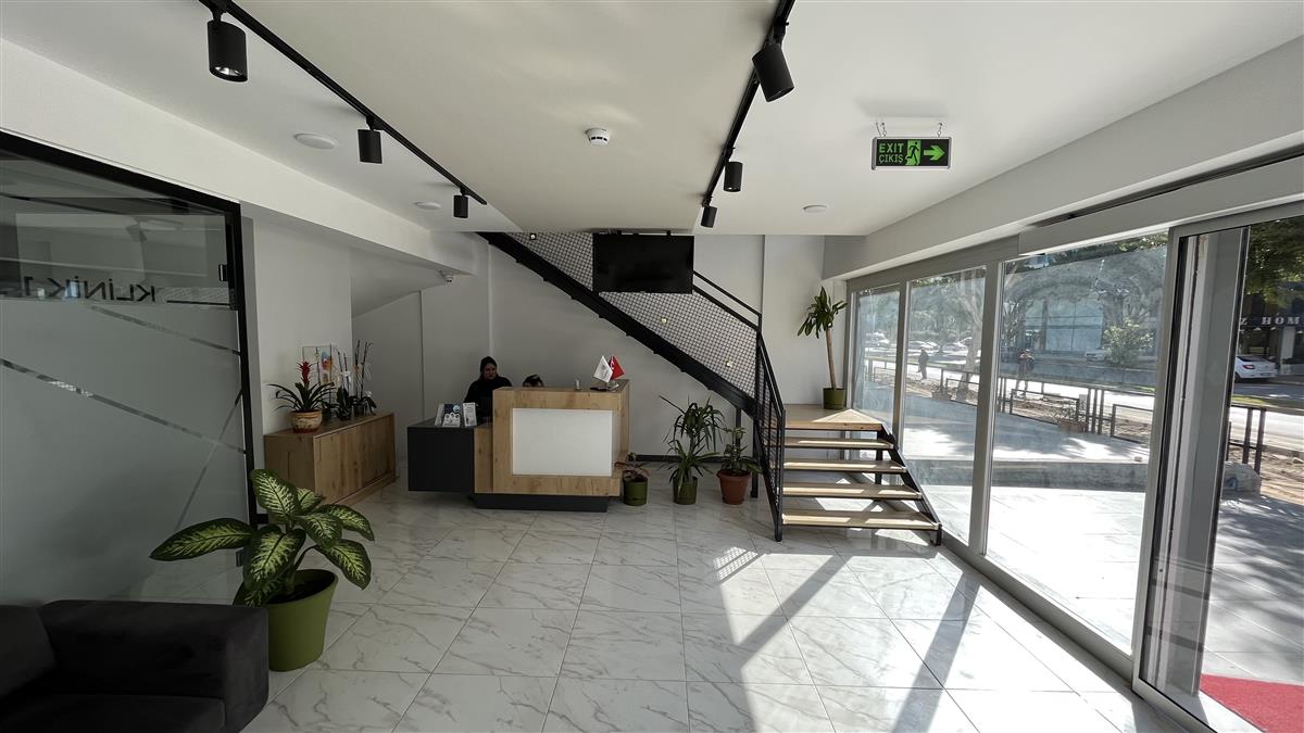 Consultation Desk - Cayra Clinic